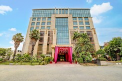 Palette-Seven Axis Hotel by 4 Square Nearest Vaishali And Anand Vihar Metro Station