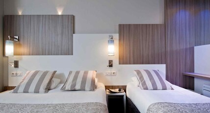 ibis Styles Melun Hotel Room Type - Room with 1 double bed and 1 single bed