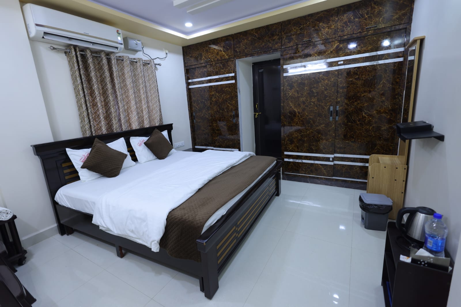 LUCKY S OCEANIQUE HOMES - Tap to explore photos