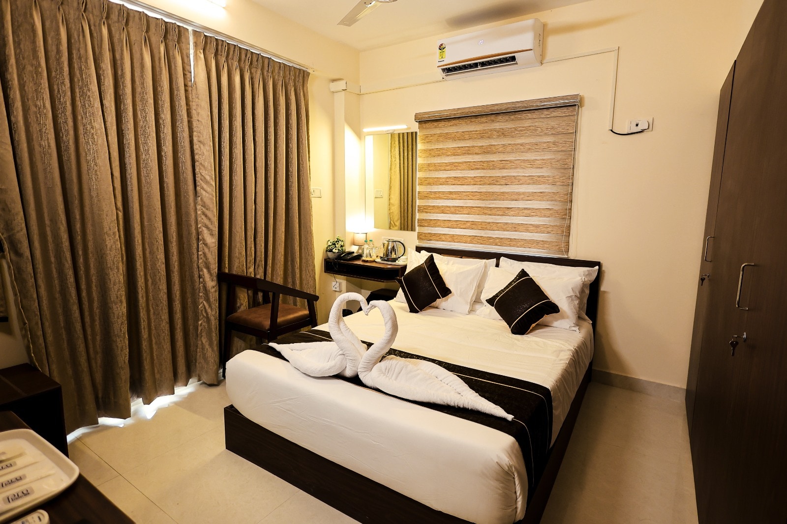 Signature Suites Sricity Tada - Tap to explore photos