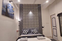 Ivy Splendour Dice Private Studio