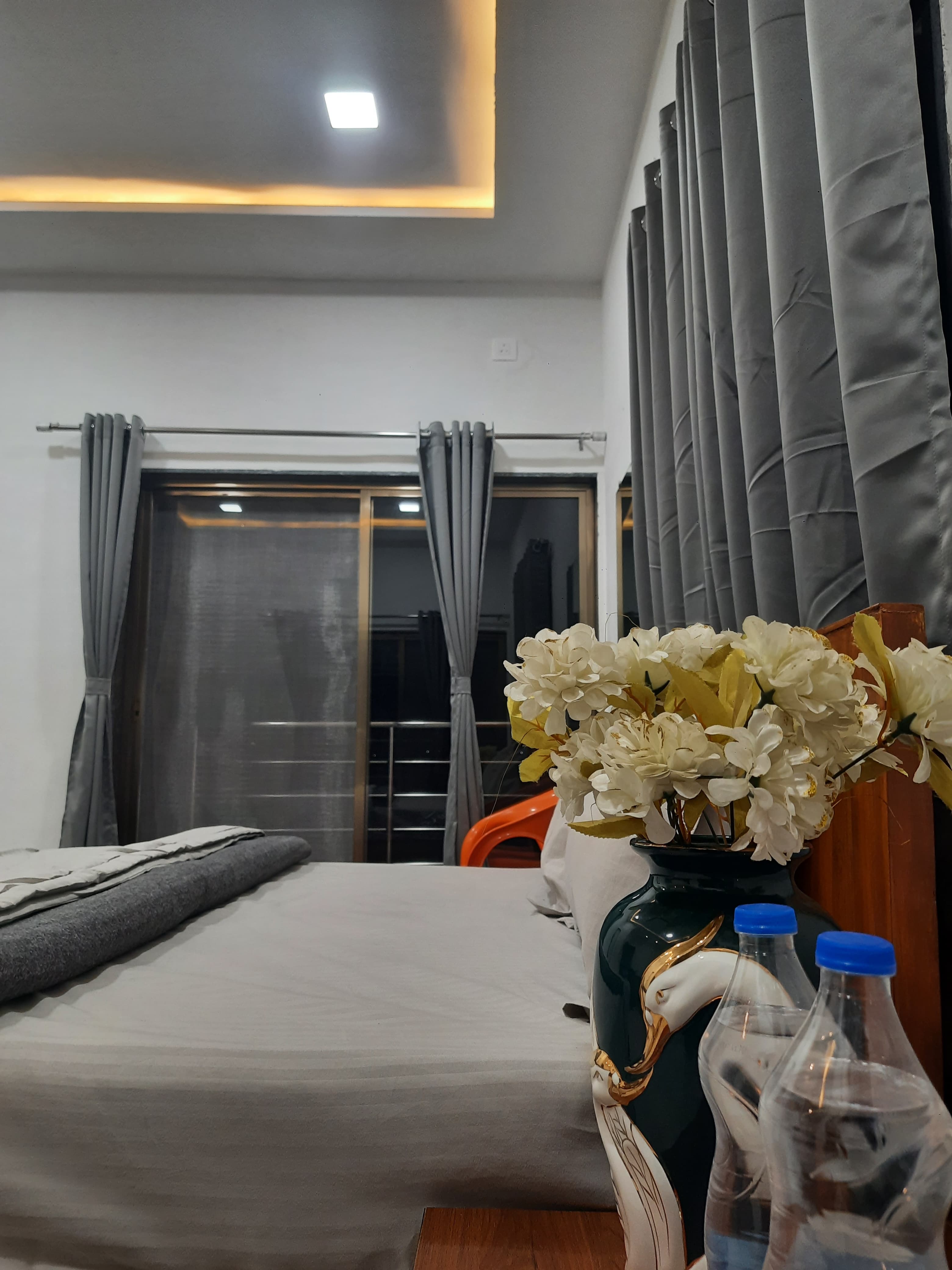 Hotel Randha and Lodging - Tap to explore photos