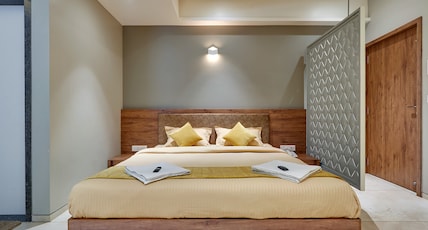 Hotel Swamini Room Type - Deluxe Room Non AC Hotel Swamini Room Type - Deluxe Room Non AC