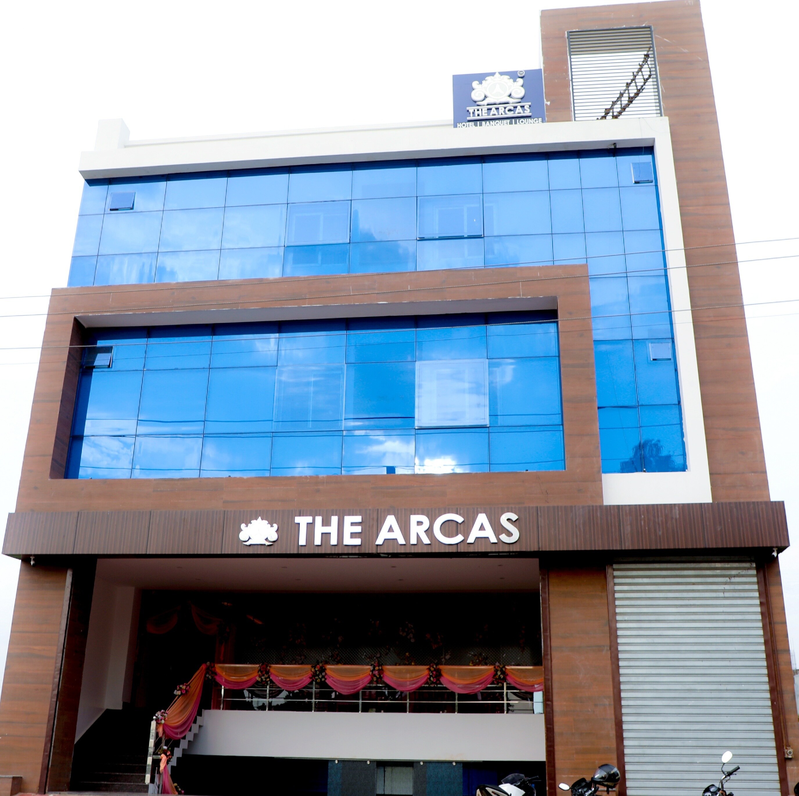The Arcas Hotel - Tap to explore photos