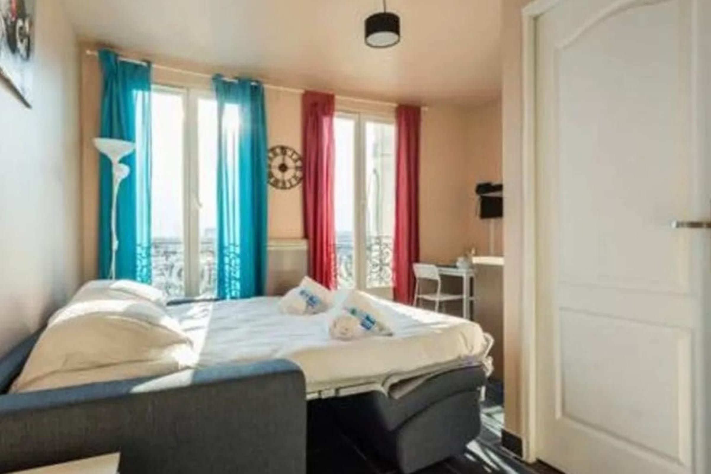 Magnifique studio 9 - Close to Paris - Tap to explore photos