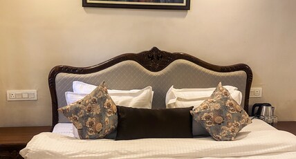Dareecha Haveli | Rooms & Restaurant Room Type - Sheesh Mahal