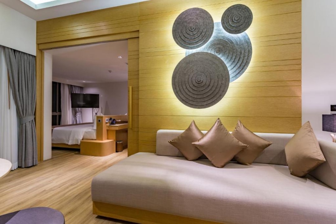 Crest Resort & Pool Villas Phuket - Tap to explore photos