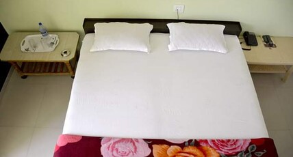 M.B. Hotel & Restaurant Room Type - Deluxe Room