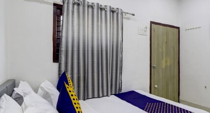 Ridhi Sidhi Marriage hall & party plot Room Type - Deluxe Room