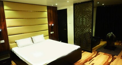 Hotel Roy Residency Room Type - Super Deluxe Room