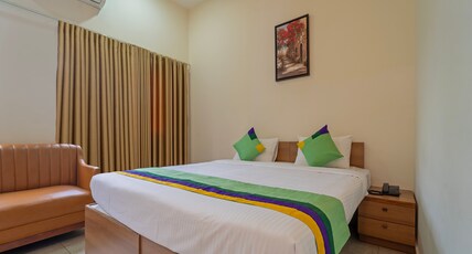 Itsy Hotels Avani Stays, Vyttila, Kochi Room Type - Deluxe Room