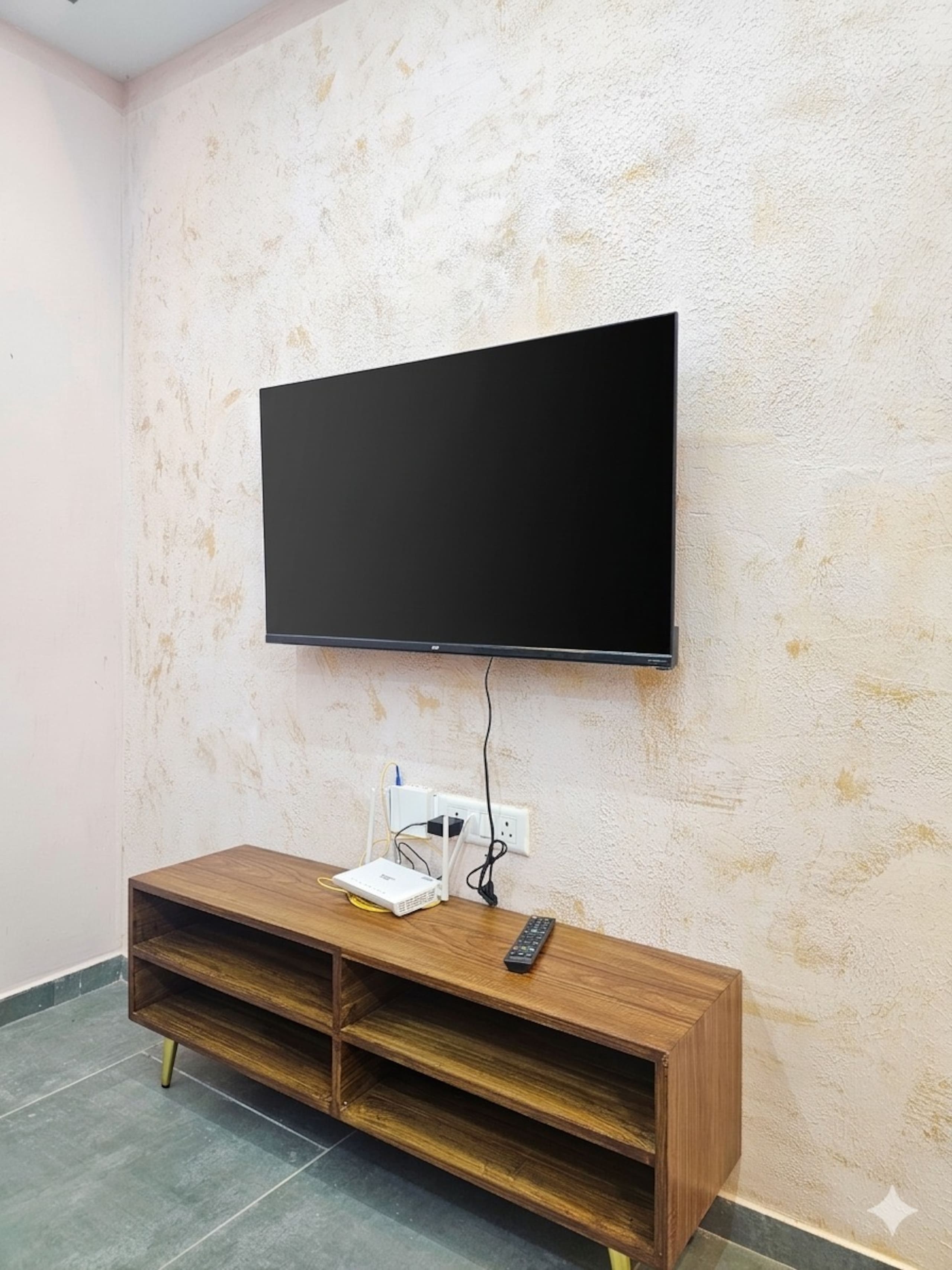 The Magenta by Snooze Living 2BHK A C - Tap to explore photos