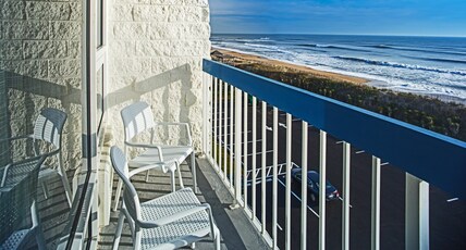 Holiday Inn Express NAGS HEAD OCEANFRONT Room Type - 2 Queen Standard Oceanfront