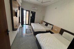 Shree Radhe Mohan Hotel (Family Rooms) Near Khatu Shyam Ji Temple