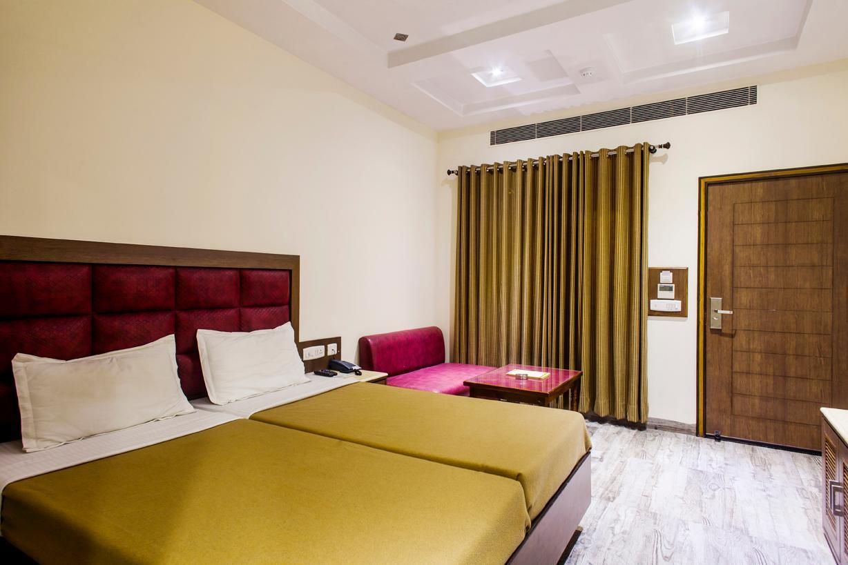 HOTEL MELROSE INN - 500 MTR from Railway Station - Tap to explore photos