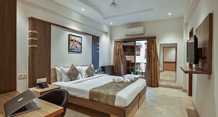 Meritas Crystal Resort Room Type - Super Deluxe Room with Bathtub and Balcony ( Windsor Wing ) Meritas Crystal Resort Room Type - Super Deluxe Room with Bathtub and Balcony ( Windsor Wing )