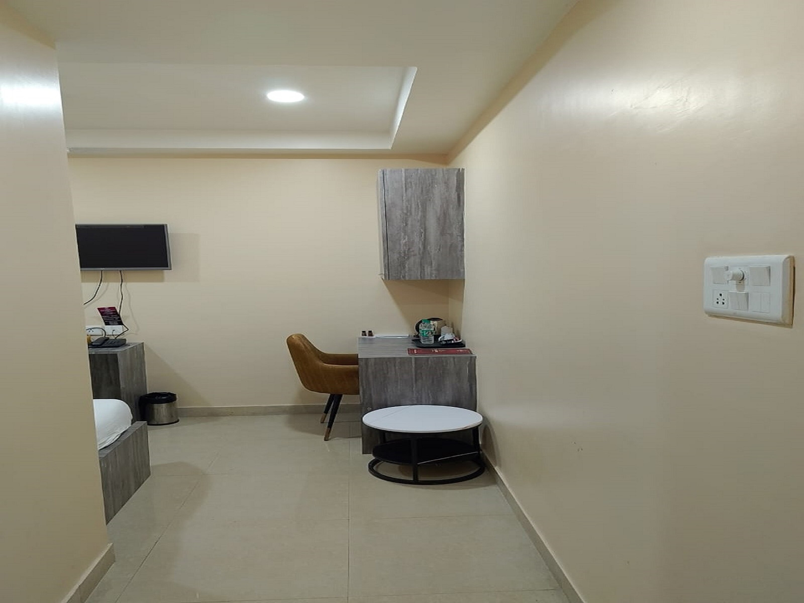 Hotel Kingdom Palace - Tap to explore photos