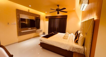 Hotel Sunrise, Jeypore Room Type - Deluxe Room with Air Conditioning. Hotel Sunrise, Jeypore Room Type - Deluxe Room with Air Conditioning.