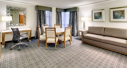 DoubleTree by Hilton Milwaukee Downtown Room Type - 1 KING 2 RM SUITE W FRIDGE
