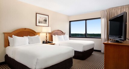 Hilton Chicago/Oak Brook Suites Room Type - 2 QUEEN BED 2 RM STE