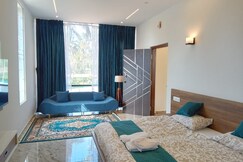 CLR Homestay & Villa