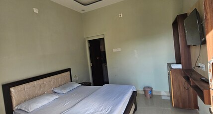 Shree hotel Room Type - Bedroom 6