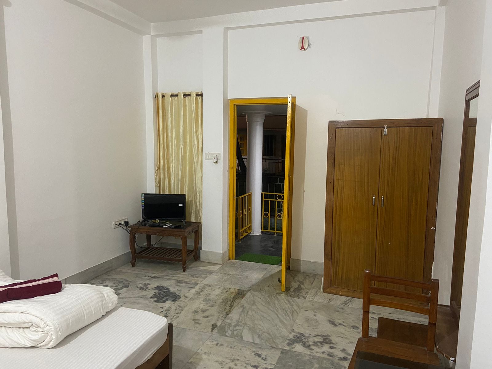 Hotel Moon - Tap to explore photos