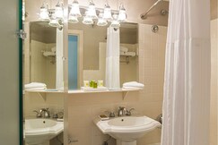 Address of ${hotel_name}