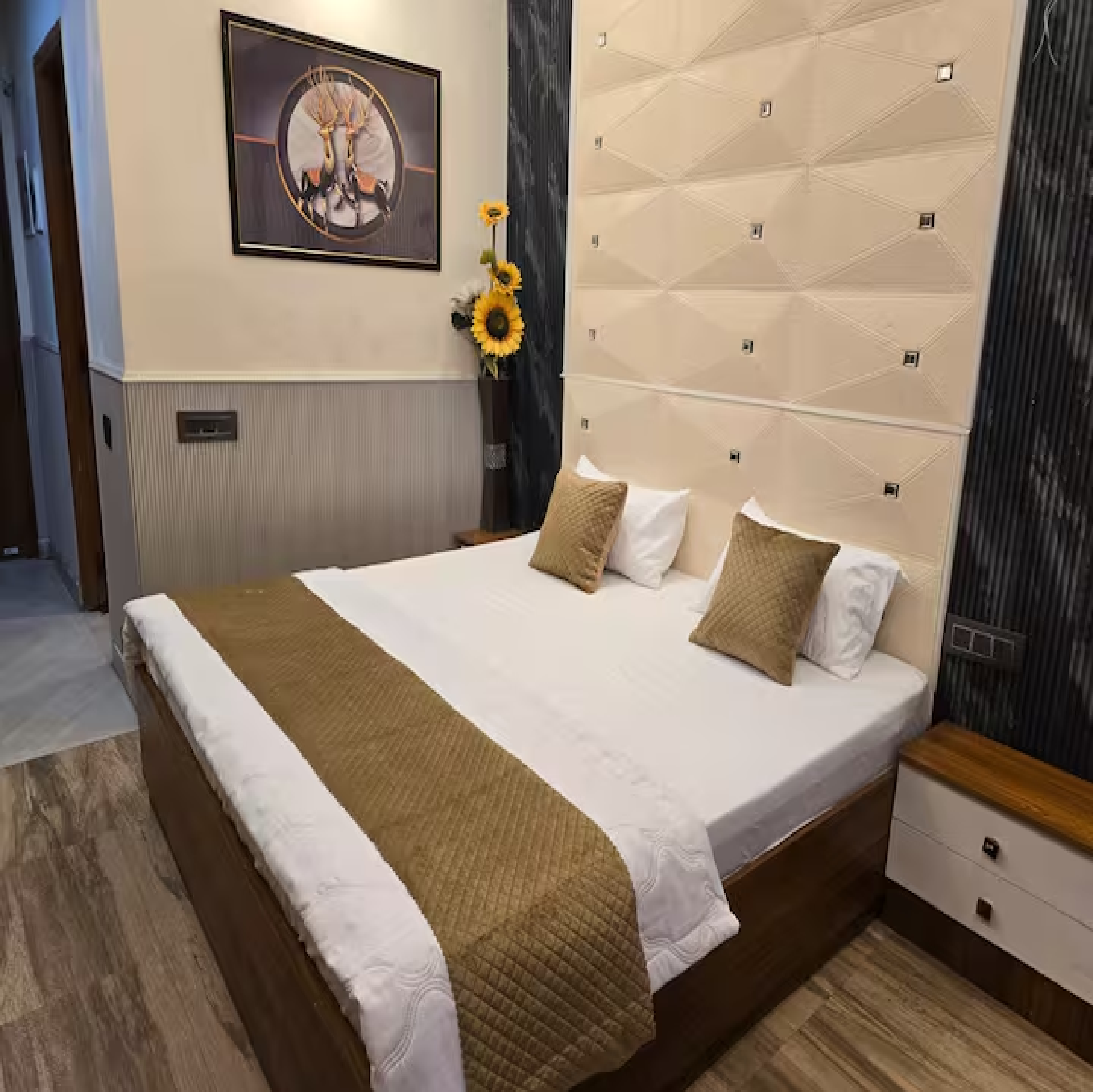 Siri Stays Luxury Studio Apartment - Tap to explore photos