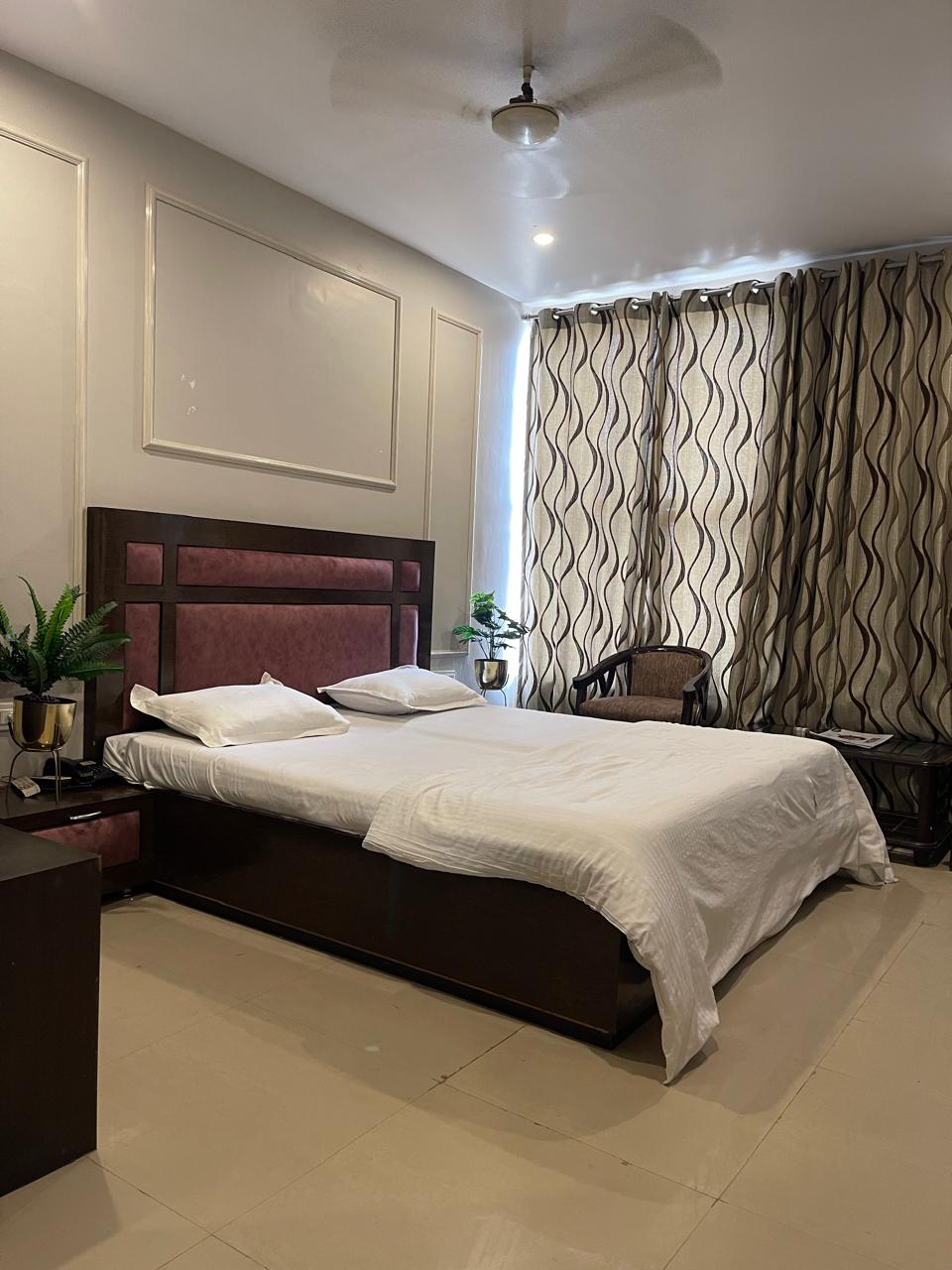 Hotel Prateek Plaza - Tap to explore photos