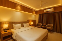 Skystay Elite Suites | Omaxe Hazratganj