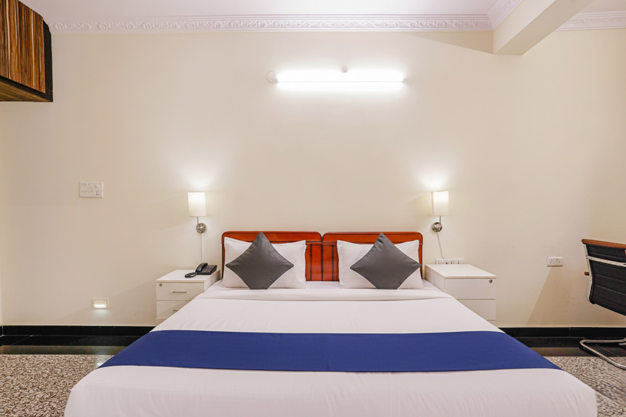 Hotel Urban Eminence Banjara Hills - Tap to explore photos