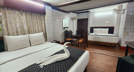 Hotel Raunak Room Type - Heritage Quad  (Four-Bed Room) With Free Wifi