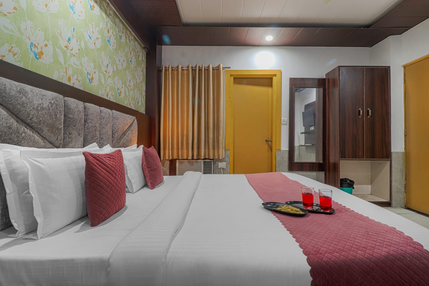 Hotel Kanha - Tap to explore photos