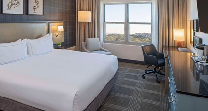 Hilton San Antonio Hill Country Room Type - 1 KING BED COURTYARD VIEW