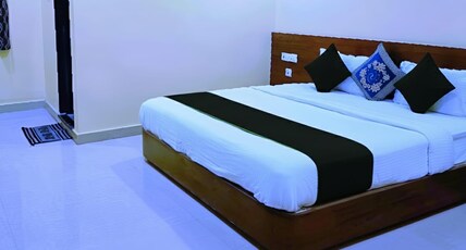 Blue Moon Hotel Room Type - Standard Room - Queen Bed(AC)