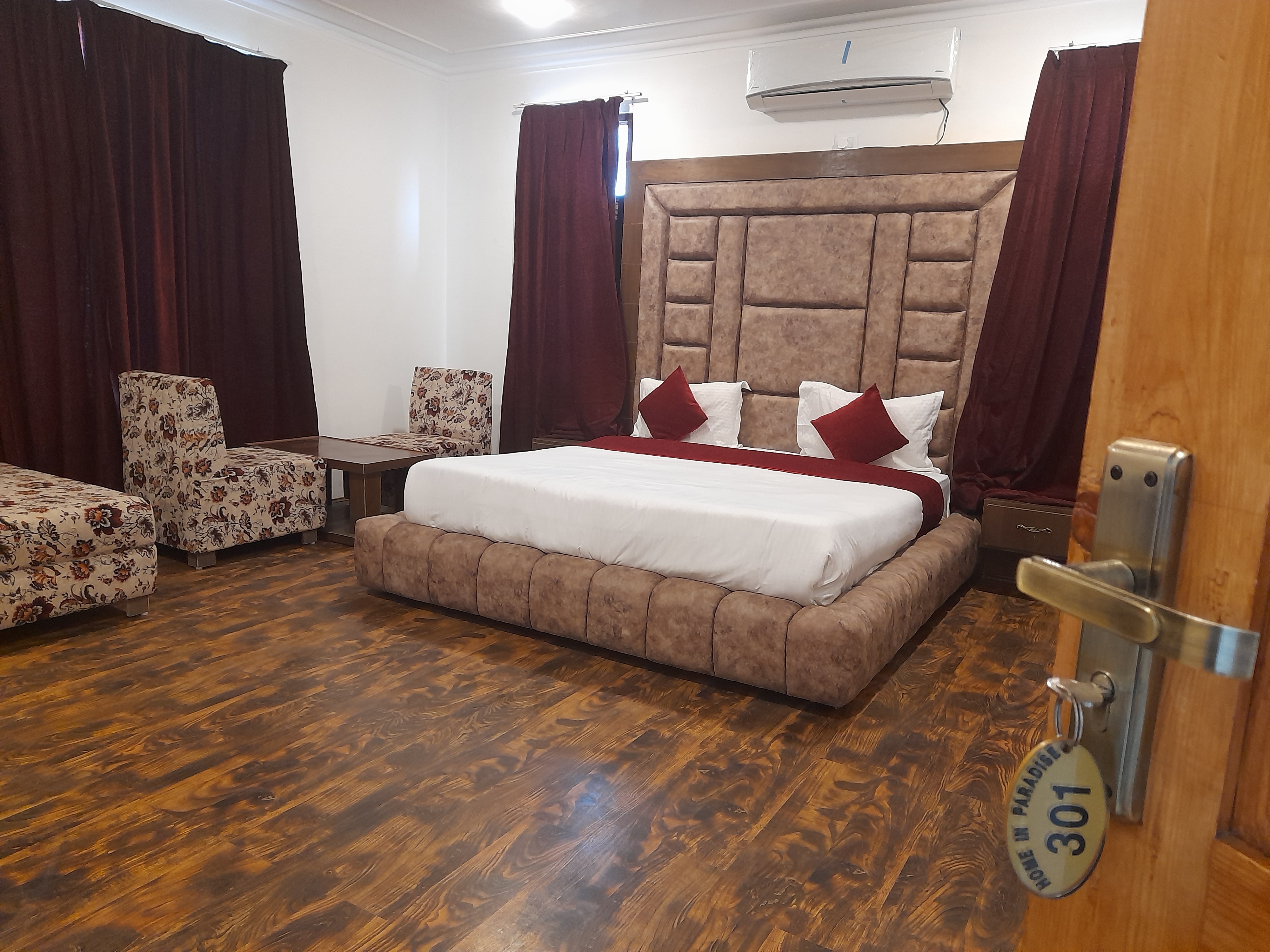 Hotel Home in Paradise !! 5 minutes walk to railway station !! - Tap to explore photos