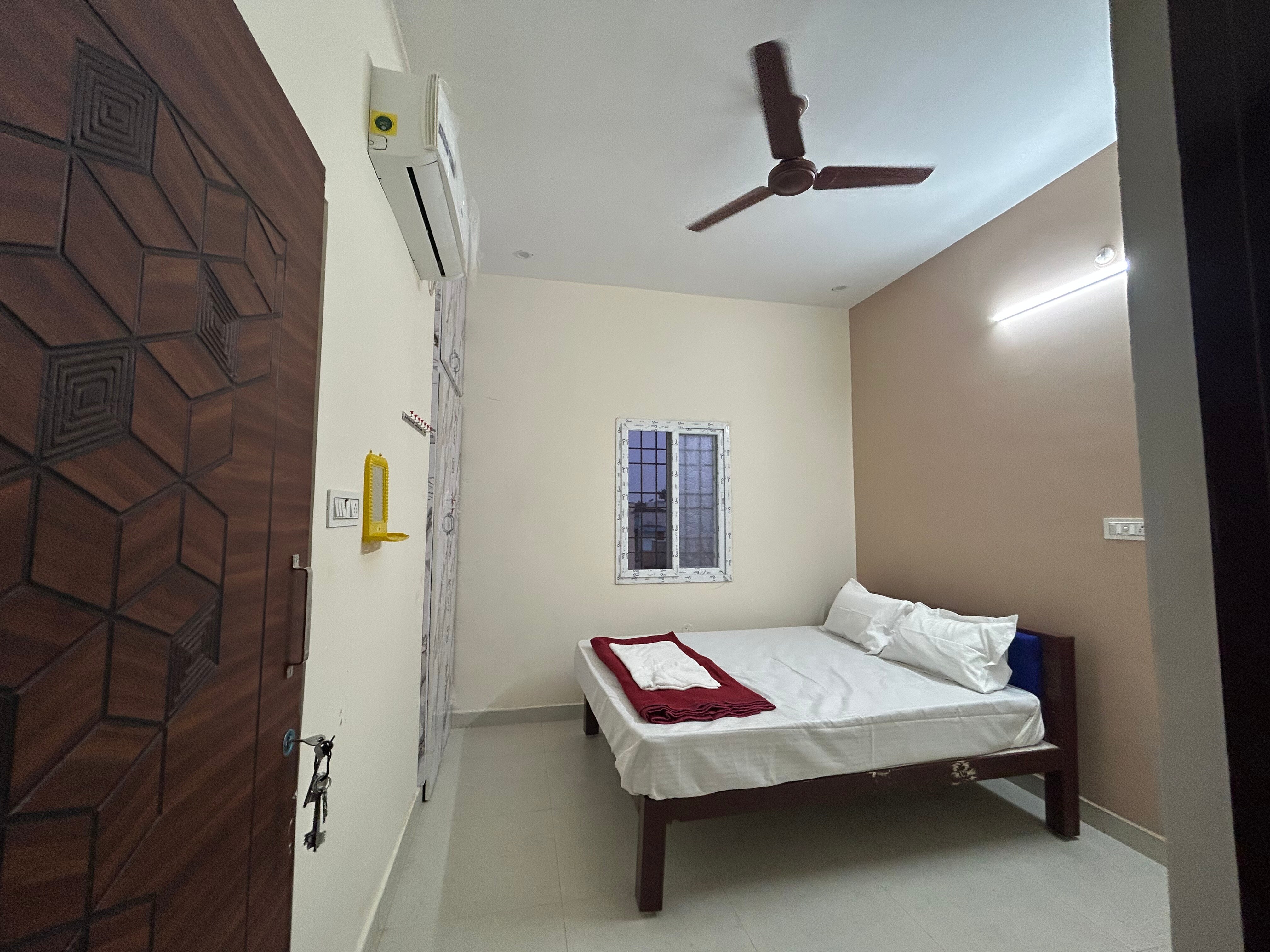 Sri Vesagan Homestay - Tap to explore photos