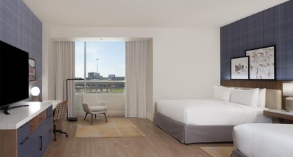 Hilton Dallas/Plano Granite Park Room Type - 2QN MOB HEARNG ACC TUB