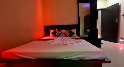Ariyan Palace Room Type - Deluxe Room with AC Extra Chargeable @300 INR