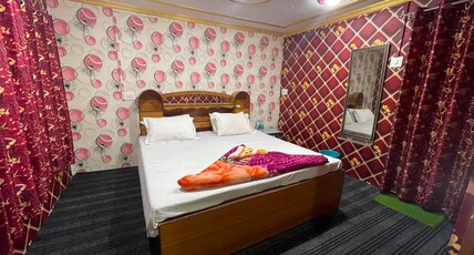 Gulzar Palace Room Type - Deluxe Double Bedroom