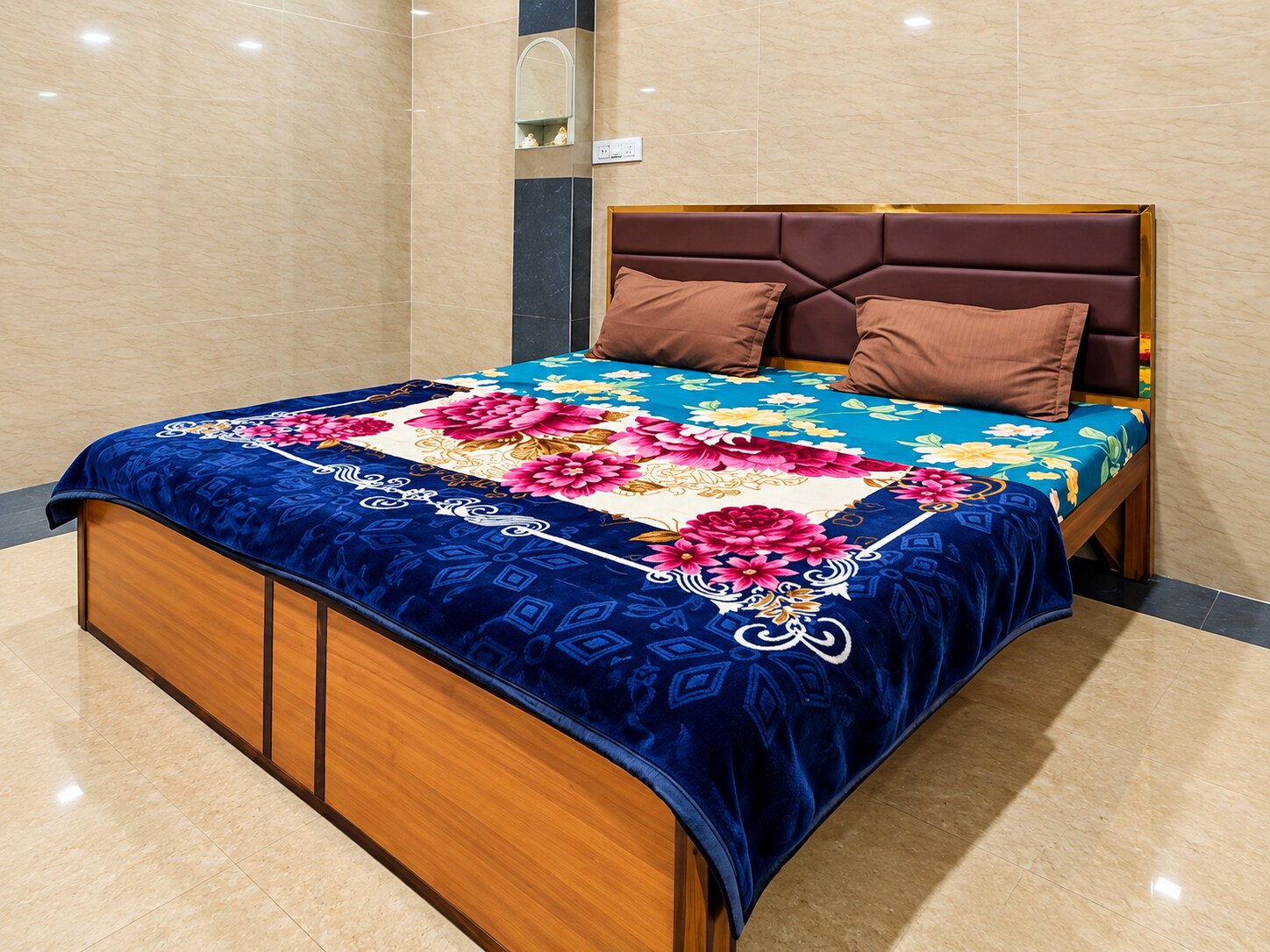 Goswami Home Stay 05 Min Walking Distance from Banke Bihari Temple - Tap to explore photos