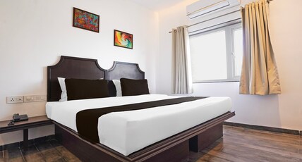 Super Townhouse Central Bazar Road Ramdaspeth Room Type - Super Deluxe Room