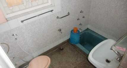 SAROJDEEP GUEST HOUSE Room Type - BASIC SMALL ROOM (AC)
