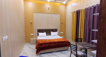 Moon Dhaba & Restaurant Room Type - SUPER DELUXE ROOM