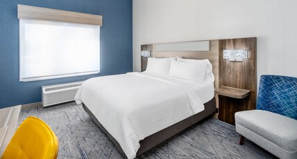 Holiday Inn Express Hotel & Suites Cheyenne Room Type - 1 King Standard Communications Accessible