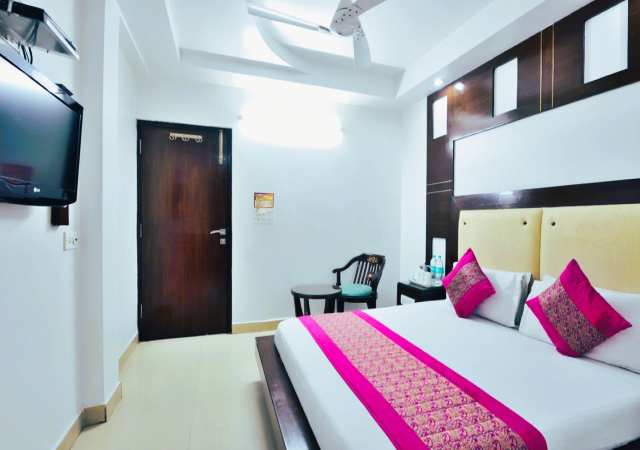 Hotel Sai Internationl @ New Delhi Railway Station - Tap to explore photos