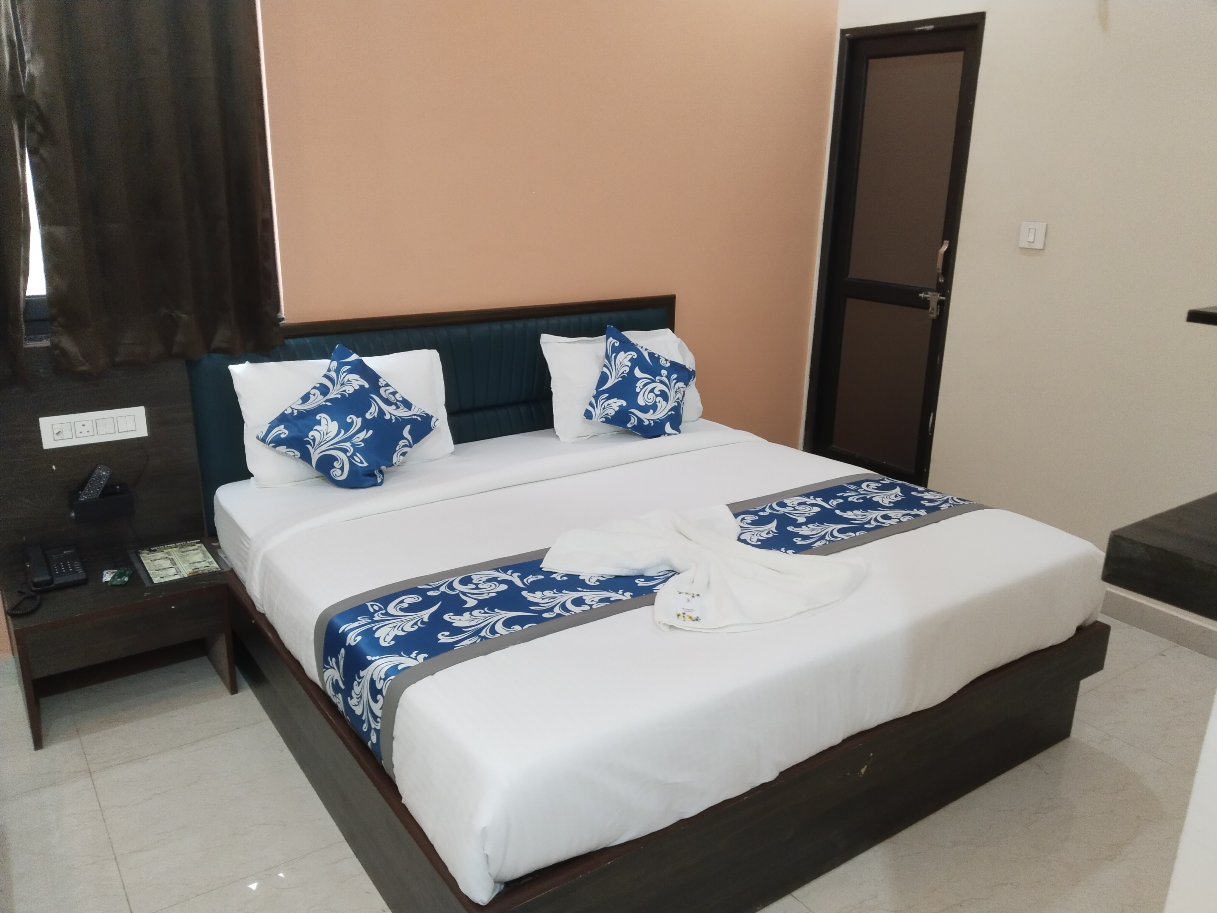 Hotel Pink City - Tap to explore photos