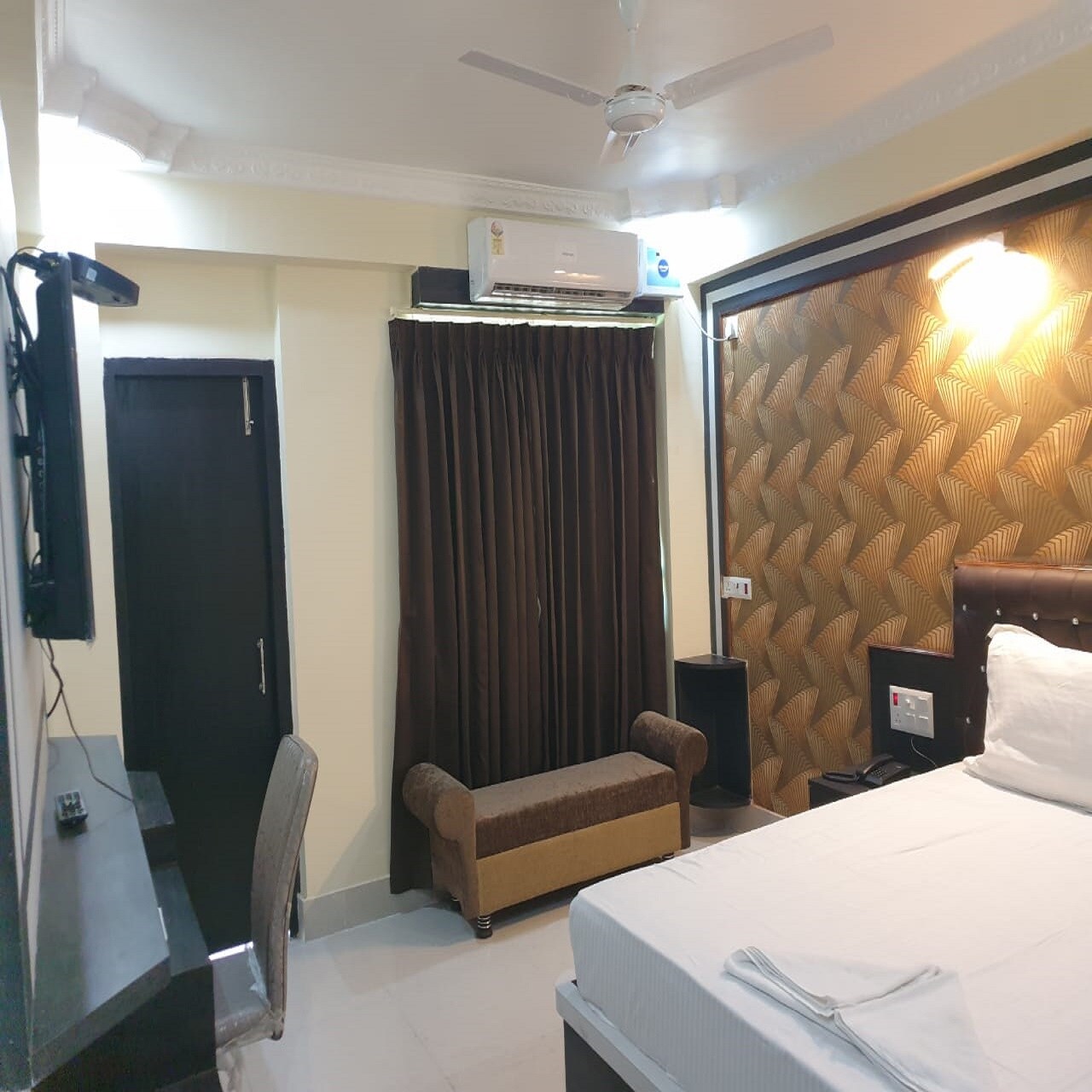 Hotel Aastha & The gardenia Restaurant - Tap to explore photos