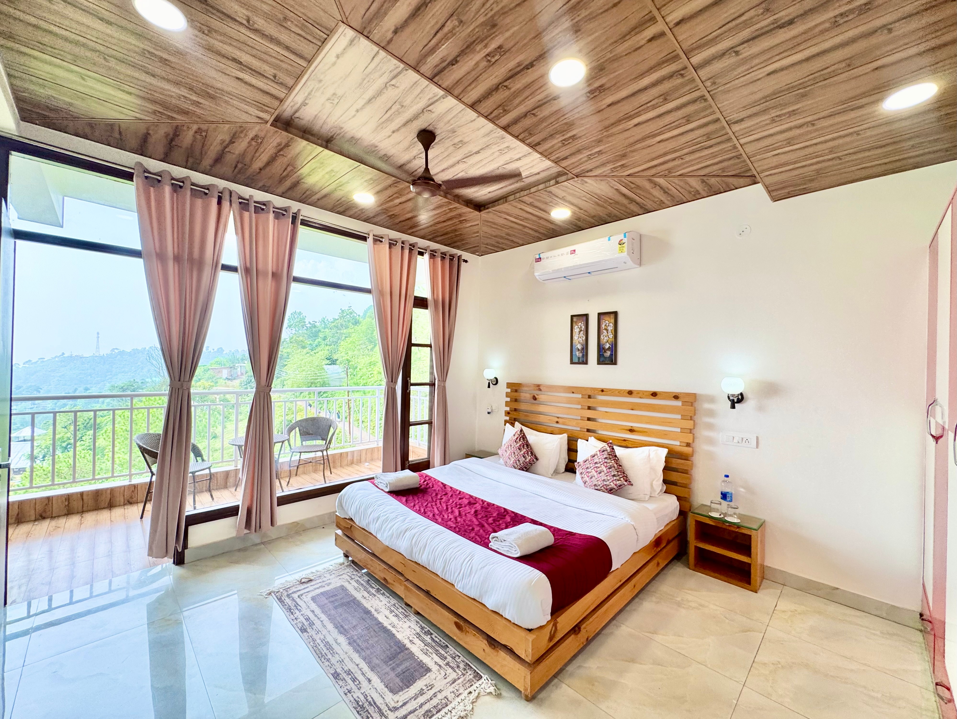 Grotto 2BHK Kasauli - Tap to explore photos